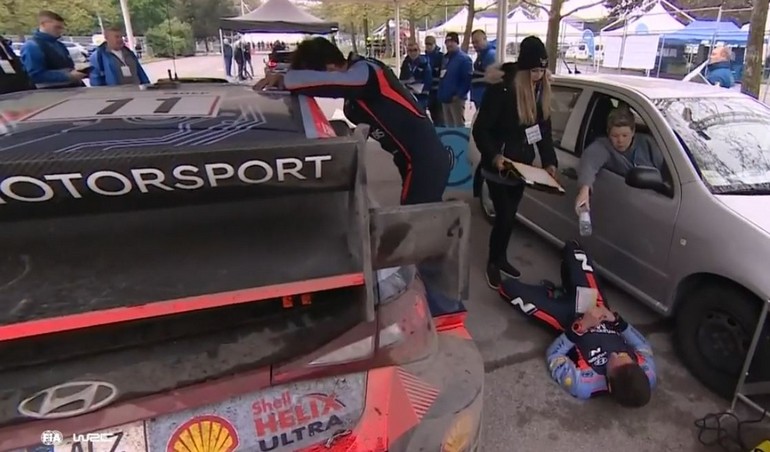 Έπεσε στο έδαφος ο Martijn Wydaeghe μόλις έφτασε στο σέρβις