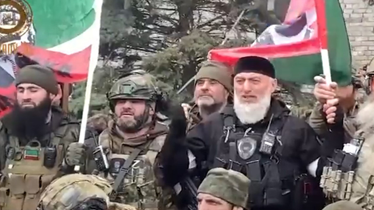 Με κραυγές «Allahu Akbar» οι Τετσένοι μισθοφόροι του Πούτιν γιορτάζουν την κατάληψη της Μαριούπολης