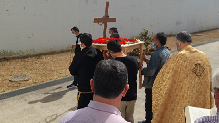 Χανιά: Η περιφορά του επιταφίου στις φυλακές της Αγυιάς