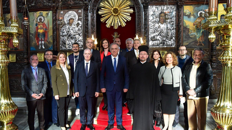 Συνάντηση Θεοδωρικάκου με Έλληνες της Κωνσταντινούπολης