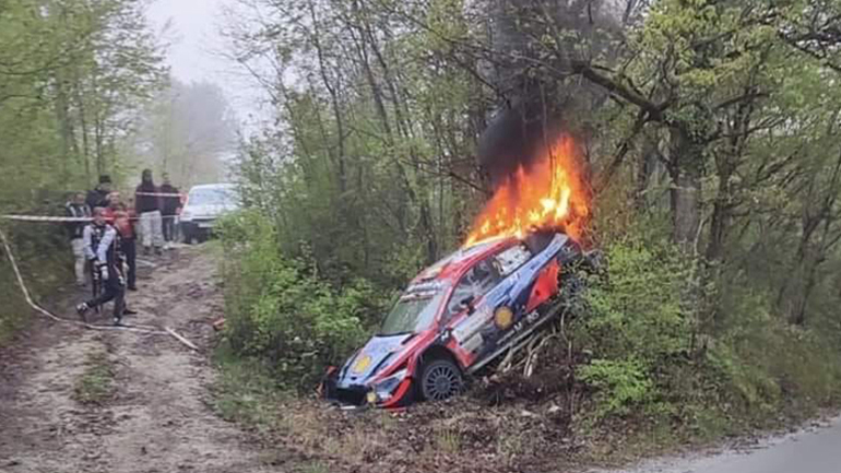 Ακυρώθηκε η 9 Ε.Δ μετά την έξοδο του Oliver Solberg-Έπιασε φωτιά το αγωνιστικό του