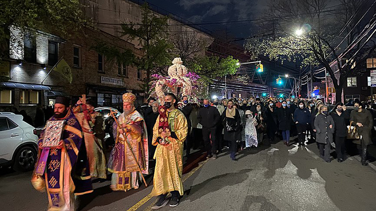 Η περιφορά του επιταφίου στην Αστόρια της Νέας Υόρκης