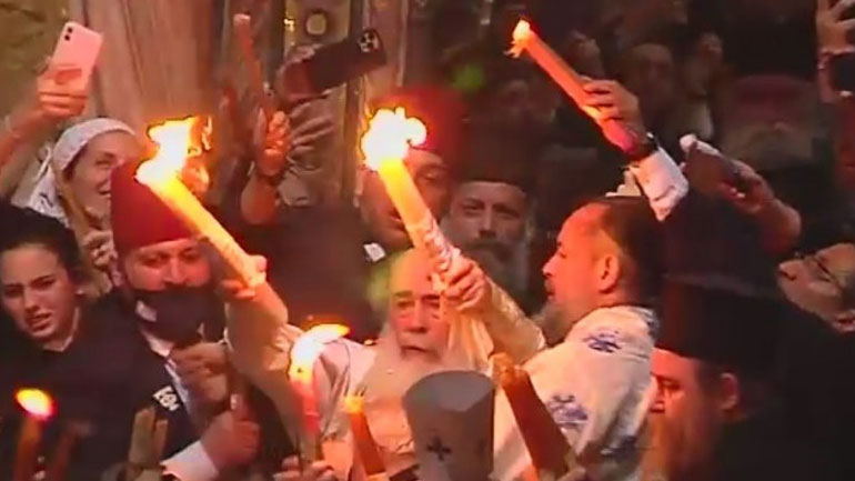 Με λαμπρότητα η τελετή Αφής του Αγίου Φωτός στα Ιεροσόλυμα