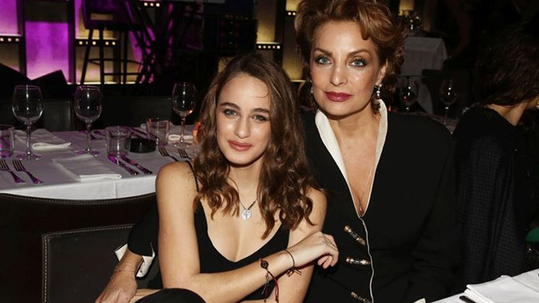 Άντζελα Γκερέκου: Στην Κέρκυρα μαζί με την κόρη της το πρώτο Πάσχα χωρίς τον Τόλη Βοσκόπουλο