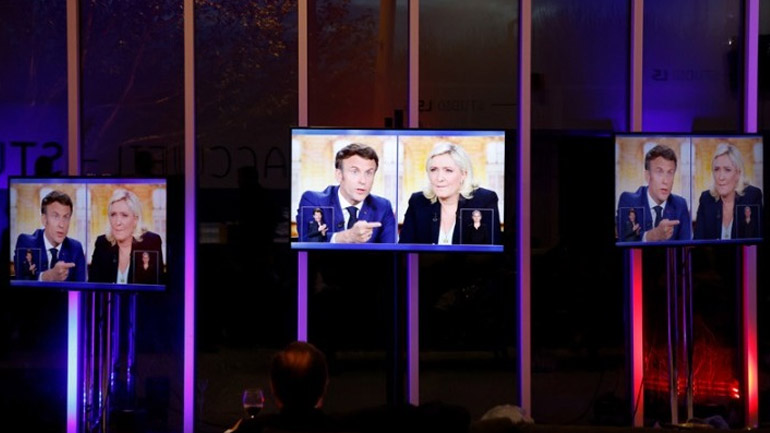 Γαλλία: Οι μεγάλες εφημερίδες καλούν τους αναγνώστες τους να ψηφίσουν τον Μακρόν