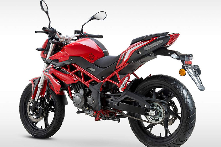 Όμορφο σχεδιαστικά με επιθετικές πινελιές σε κάθε σημείο.