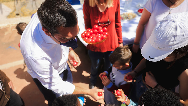 Το παιδικό χωριό SOS στην Βάρη επισκέφθηκε ο Αλέξης Τσίπρας
