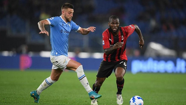 Πέρασε στην κορυφή η Μίλαν, 2-1 τη Λάτσιο