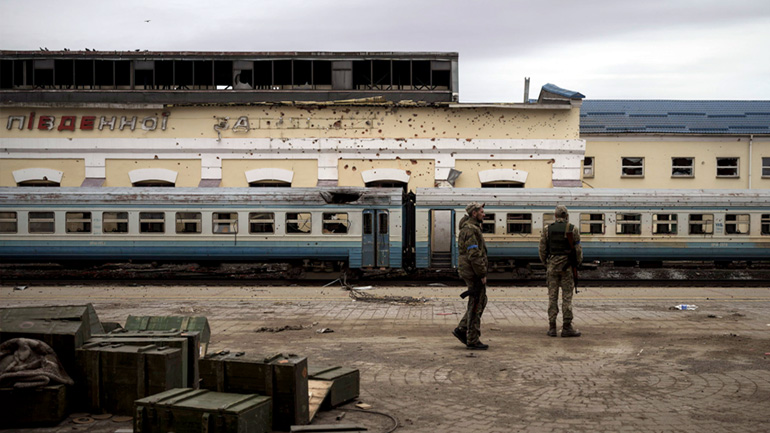 Βομβαρδίστηκαν πέντε σιδηροδρομικοί σταθμοί στην Ουκρανία