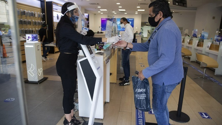 Κολομβία: Παύει να είναι υποχρεωτική η μάσκα στους περισσότερους κλειστούς χώρους