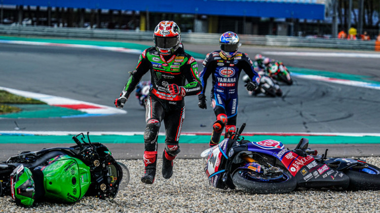 Δράμα στον αγώνα του Assen για το WSBK Δράμα στον αγώνα του Assen για το WSBK