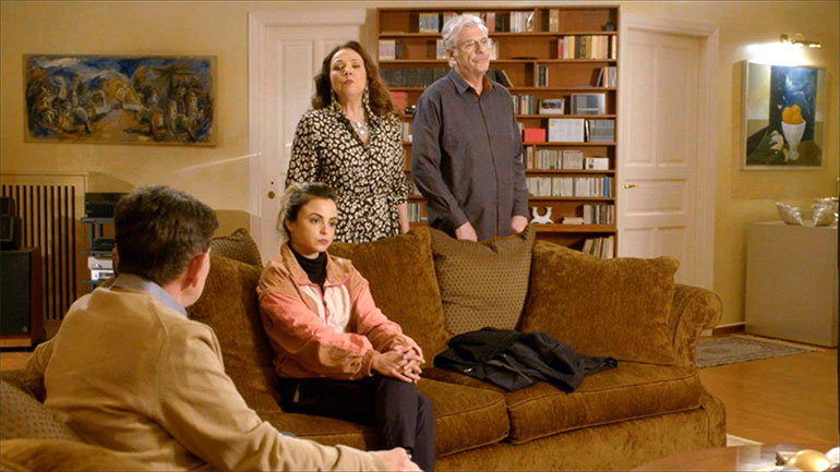 «Σε ξένα χέρια»: Πώς αντιδρά η Μαριτίνα όταν πιάνει τον Μάνο και την Τόνια να φιλιούνται;