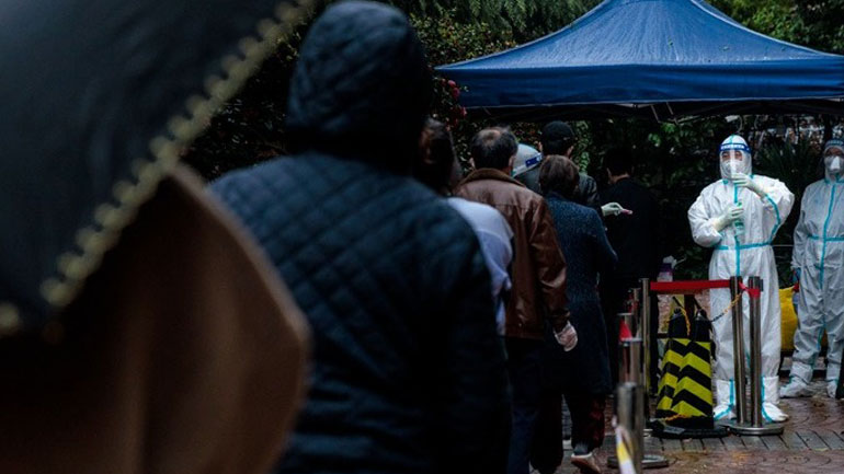 Κίνα: Μαζικά τεστ και φόβοι για σκληρό lockdown στο Πεκίνο – 52 θάνατοι σε 24 ώρες στη Σαγκάη