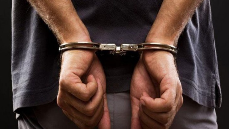 Δύο συλλήψεις σε επιβατηγό πλοίο στο λιμάνι του Πειραιά για μεταφορά ακατέργαστης κάνναβης