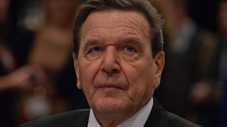 Γερμανία: Πολιτικοί ζητούν να τιμωρηθεί ο πρώην καγκελάριος Σρέντερ για τις σχέσεις του με τον Πούτιν