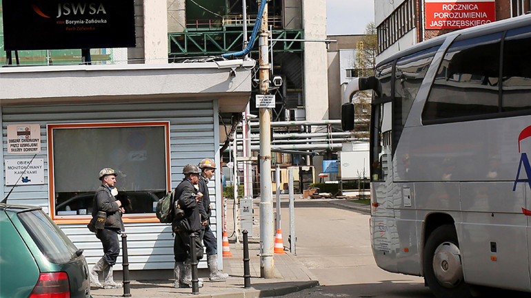 Πολωνός ανθρακωρύχος βρέθηκε ζωντανός μετά από κατάρρευση ορυχείου, όπου σκοτώθηκαν έξι εργάτες