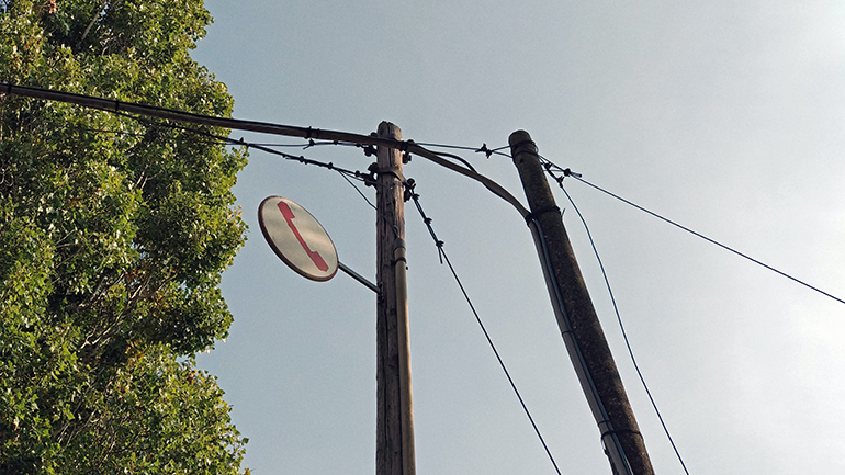 Γαλλία: Πρωτοφανής βανδαλισμός σε καλώδια οπτικών ινών προκαλεί τηλεπικοινωνιακό blackout σε πολλές πόλεις