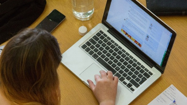 Γαλλία: Βανδαλισμοί στο εθνικό δίκτυο οπτικών ινών – Διακόπηκε η πρόσβαση στο διαδίκτυο σε πολλές πόλεις Γαλλία: Βανδαλισμοί στο εθνικό δίκτυο οπτικών ινών – Διακόπηκε η πρόσβαση στο διαδίκτυο σε πολλές πόλεις