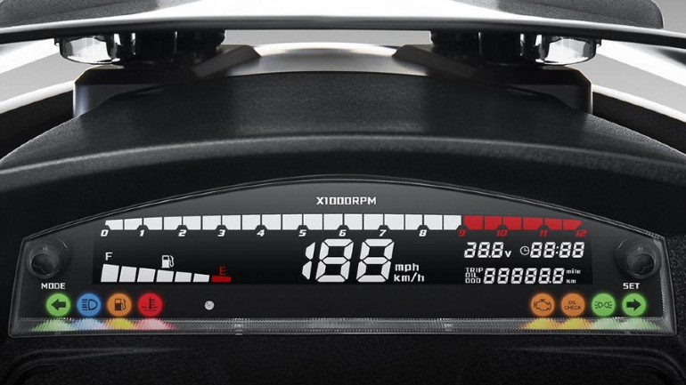 Έγχρωμη LCD οθόνη πληροφοριών.