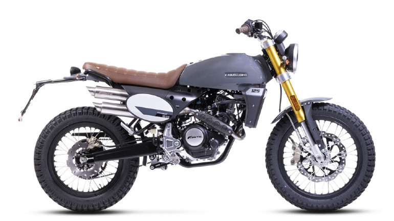 Το number plate στο πλάι είναι χαρακτηριστικό των scrambler μιας άλλης εποχής.