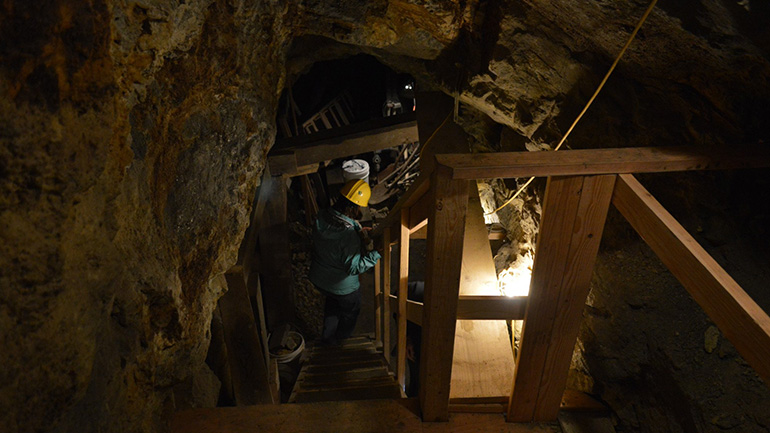 Ινδονησία: Σκοτώθηκαν 12 γυναίκες από κατολίσθηση σε παράνομο χρυσωρυχείο Ινδονησία: Σκοτώθηκαν 12 γυναίκες από κατολίσθηση σε παράνομο χρυσωρυχείο