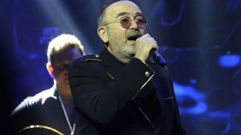 Σταμάτης Γονίδης: «Μου έχει περάσει πολλές φορές από το μυαλό να αφήσω το τραγούδι και να μονάσω»