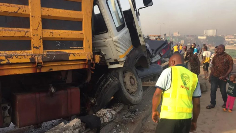 Νιγηρία: Επτά νεκροί και πέντε τραυματίες σε μετωπική σύγκρουση λεωφορείου με φορτηγό