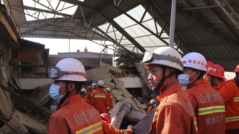 Κίνα: Κατάρρευση οκταώροφης πολυκατοικίας – Δεκάδες αγνοούμενοι