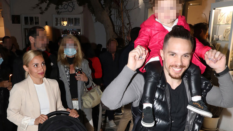 Βασιλική Μιλλούση & Λευτέρης Πετρούνιας: Στη Μύκονο με τις κόρες τους Λένια και Σοφία