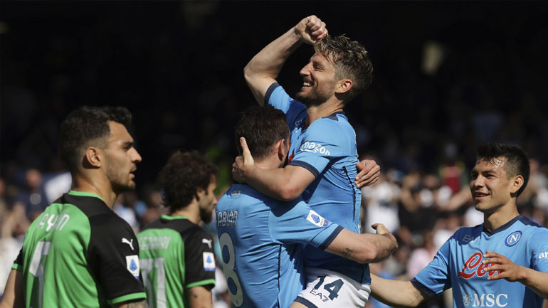 Ιταλία: Ξέσπασε η Νάπολι, 6-1 τη Σασουόλο