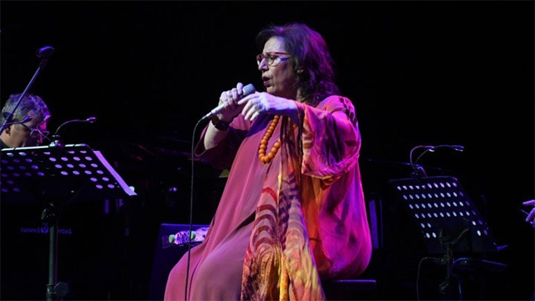 Μαρία Φαραντούρη: Το ΚΚΕ συνεχίζει να δημιουργεί πολιτισμό, αγωνιζόμαστε και τραγουδάμε, τραγουδάμε και αγωνιζόμαστε