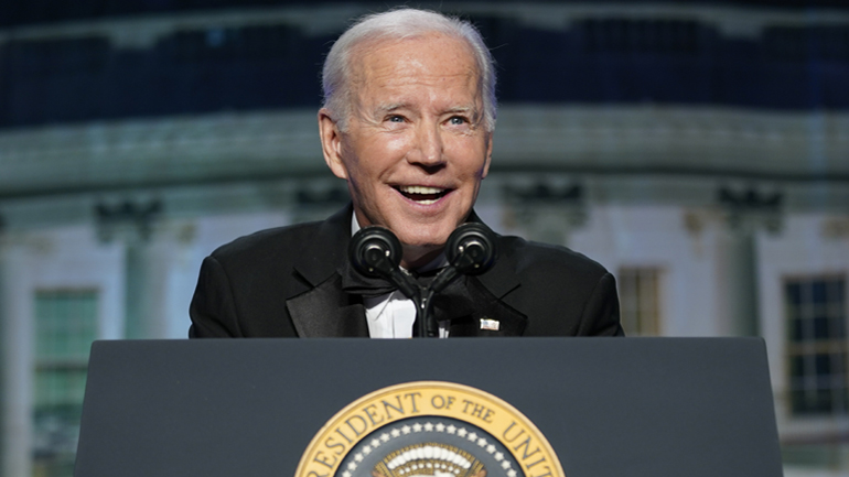 Ο Μπάιντεν επαίνεσε τους δημοσιογράφους που καλύπτουν τα πολεμικά γεγονότα σε επίσημο δείπνο στο Λευκό Οίκο