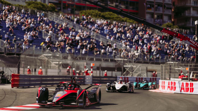 Η ομάδα της Nissan e.dams στην Formula E στον αγώνα του εμβληματικού Μονακό