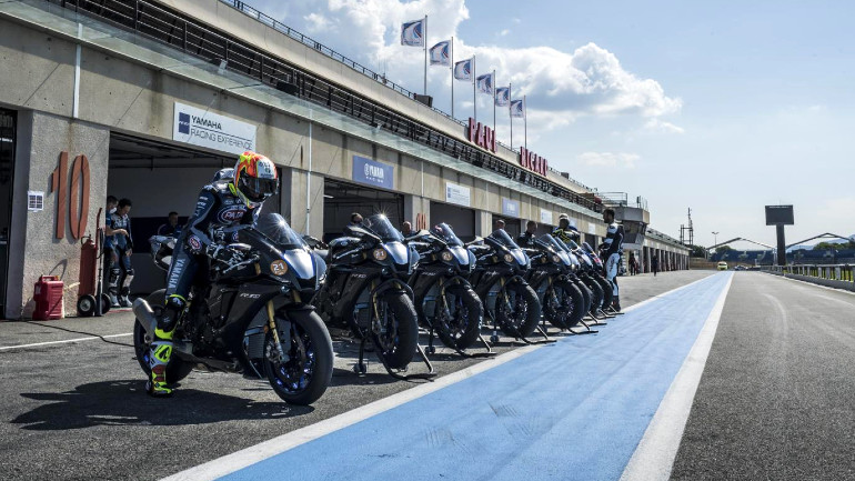 Πολύ κοντά στις αγωνιστικές R1 του WSBK είναι η R1M.