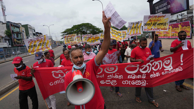 Σρι Λάνκα: Δεκάδες χιλιάδες διαδηλωτές απαιτούν την παραίτηση του προέδρου