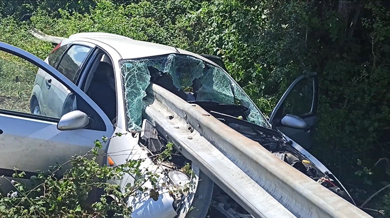 Τροχαίο στην Αμφιλοχία: Μπάρες «διαπέρασαν» αυτοκίνητο – Πληροφορίες για νεκρό Τροχαίο στην Αμφιλοχία: Μπάρες «διαπέρασαν» αυτοκίνητο – Πληροφορίες για νεκρό