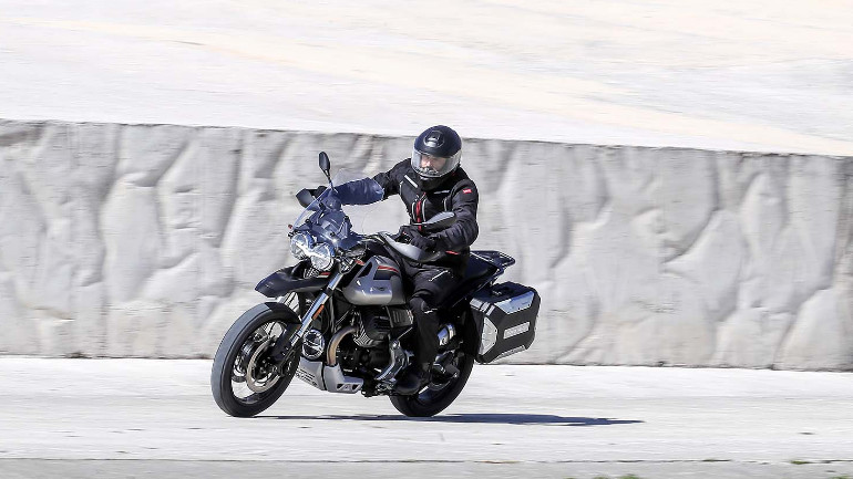 Η Travel έκδοση του Moto Guzzi V85TT σε πάει μακριά