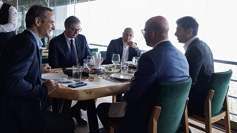 Ο Κ. Μητσοτάκης παρέθεσε γεύμα προς τιμήν του Σ. Μισέλ και των ηγετών της Βουλγαρίας, της Σερβίας και της Β. Μακεδονίας