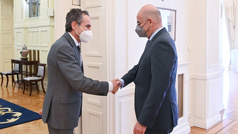 Συνάντηση Δένδια με το νέο πρέσβη της Ισπανίας