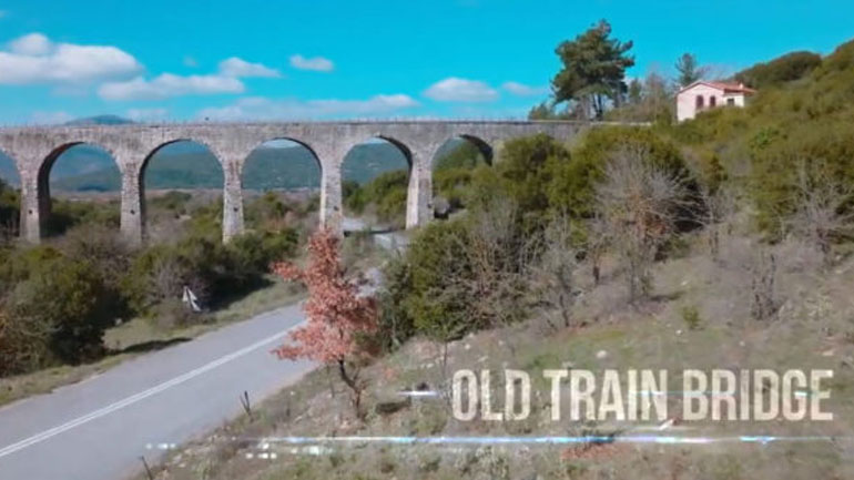 Η υπέροχη πετρόκτιστη γέφυρα Μάναρη που βρίσκεται στην Αρκαδία