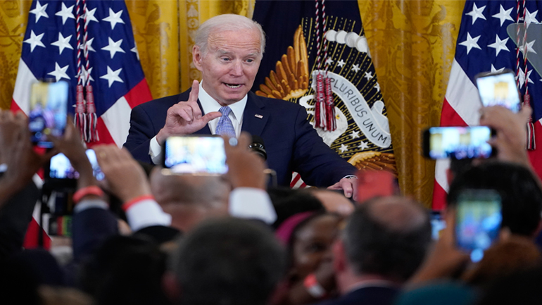 Ο Τζο Μπάιντεν συνάντησε τους γονείς του δημοσιογράφου Όστιν Τάις, που απήχθη στη Συρία το 2012