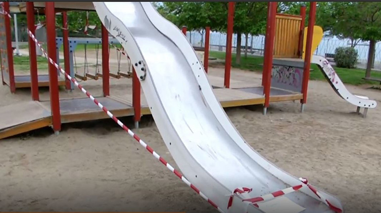 Μητέρα 8χρονης: «Γιατί δεν έκλεισε η παιδική χαρά; – Η τσουλήθρα ήταν πάνω από δύο μήνες σε αυτή την κατάσταση»