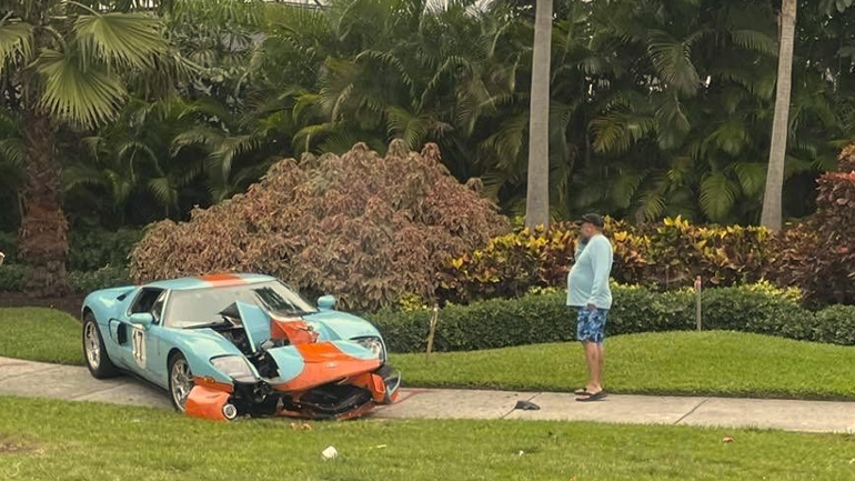 Τράκαρε υπερσπάνιο Ford GT αξίας 704.000$ επειδή δεν ήξερε να οδηγεί χειροκίνητο