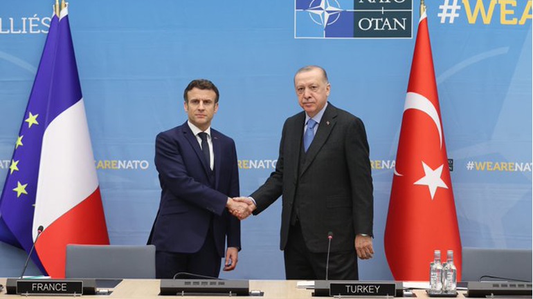 Για τις εξελίξεις στην Ουκρανία συζήτησαν τηλεφωνικά Μακρόν και Ερντογάν