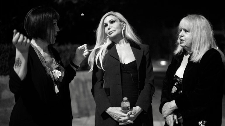 Οι Πικροδάφνες: Mια βόλτα στη νυχτερινή Αθήνα μέσα από τα μάτια της Μ. Βακαλίδου, της Ε. Κουμαριανού και της Π. Ρεβενιώτη