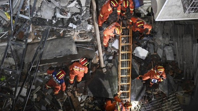 Κίνα: Στους 53 οι νεκροί από την κατάρρευση πολυώροφου κτηρίου