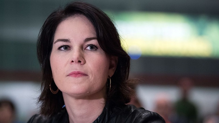 Αναλένα Μπέρμποκ: Οι πυρηνικές απειλές του Βλαντίμιρ Πούτιν πρέπει να ληφθούν πολύ σοβαρά υπ΄όψη