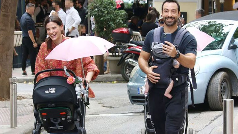 Ο Σάκης Τανιμανίδης και η Χριστίνα Μπόμπα βαφτίζουν τις δίδυμες κόρες τους στη Μύκονο