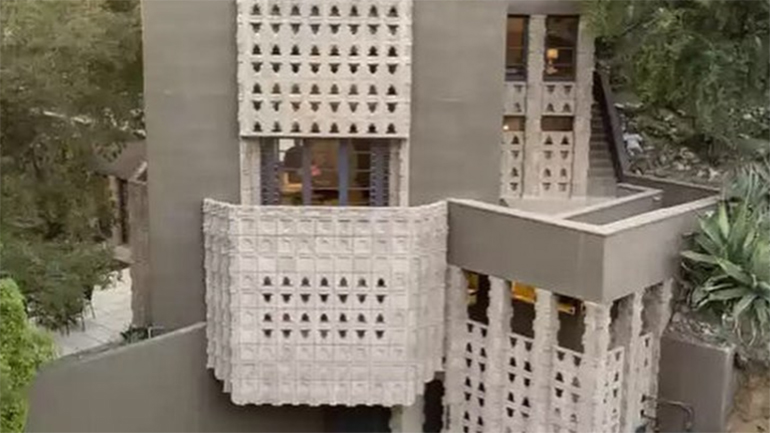 Πωλείται το εμπνευσμένο από την αρχιτεκτονική των Μάγια «Derby House»