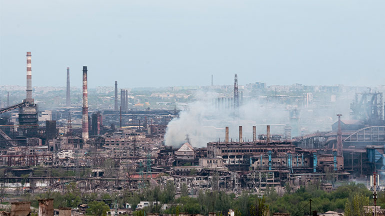 Ουκρανία: Σφυροκόπημα στην χαλυβουργία Αζοφστάλ – Σε κλοιό το Σεβεροντονέτσκ